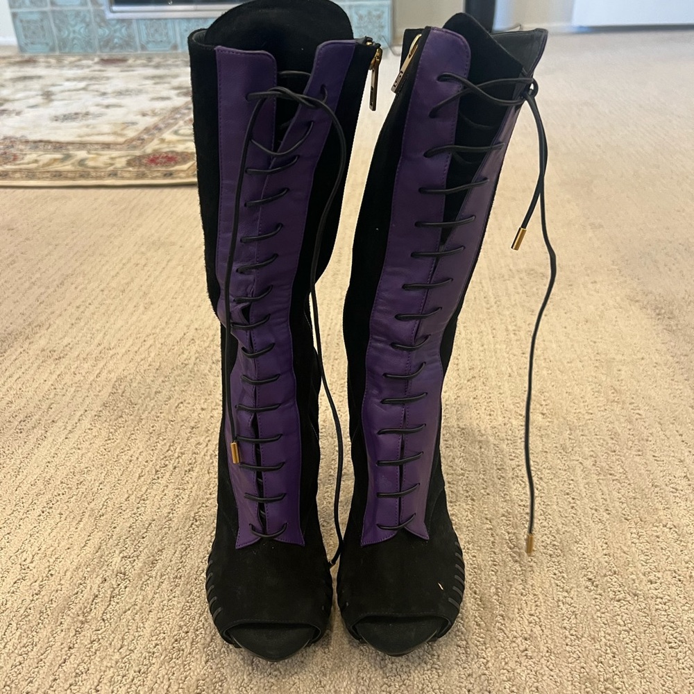 Versace Booties 39 %100 authentic brand new never been wearing before